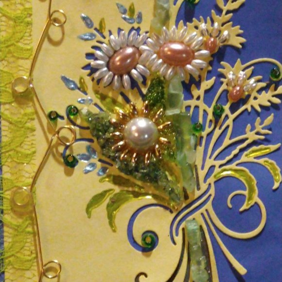 Bleu/Yellow 2 Pearl, 1 Brass Daisy Bouquet Jewelled Sentiments - Picture 3 of 4